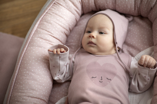 Czapka niemowlęca wiązana Hello Pinokio - różowy