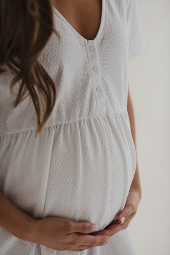 Koszula nocna ciążowa i do karmienia Aurora Milk&Love biały 