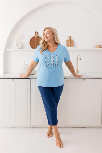 Bawełniana Piżama Damska Regina 742 – Dekolt V, Jednolita Koszulka z Nadrukiem, Krótki Rękaw, Spodnie 3/4