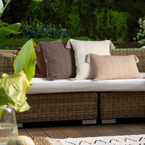 Poszewka dekoracyjna Boho zdobiona na rogach chwostami Eurofirany beżowy