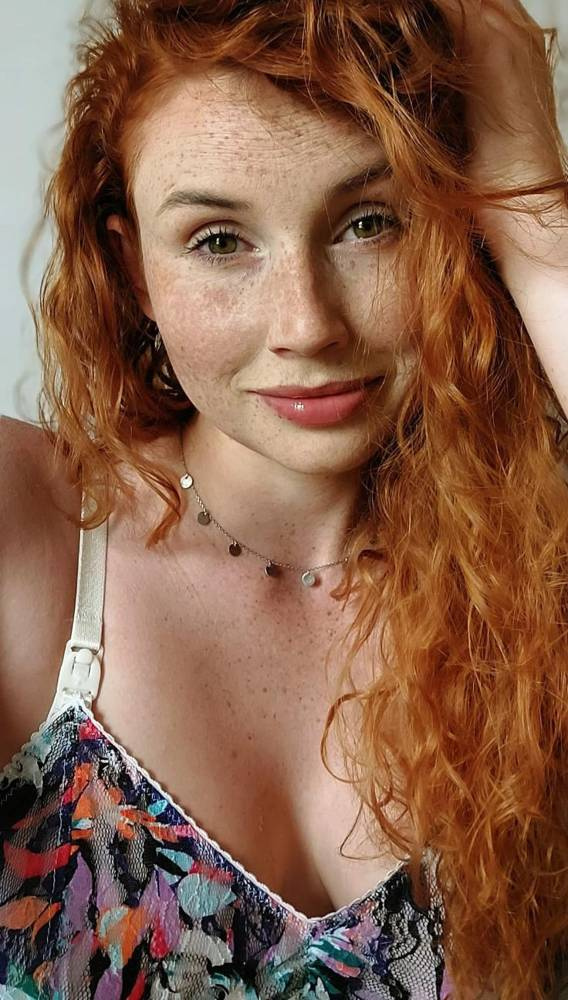 Miękki biustonosz do karmienia Femi Soft Flowers Momtobe fioletowy