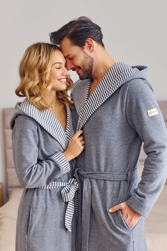 Doctor Nap 7230 – męski szlafrok z kapturem i kontrastowymi lamówkami