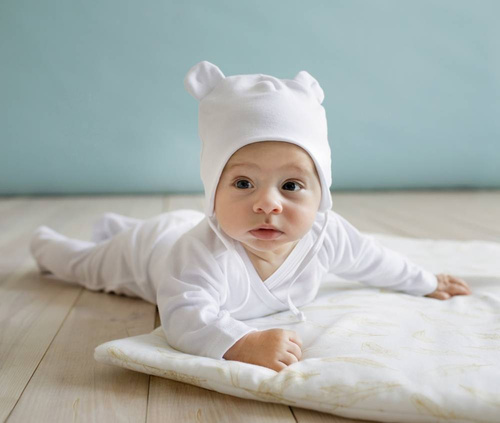 Czapka niemowlęca wiązana Lovely Day Pinokio - biały