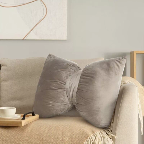 Eurofirany Poduszka świąteczna 45x55 beżowa welwet, ozdobna kokarda