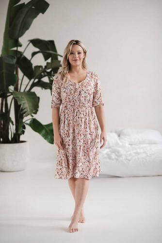 Sukienka ciążowa i do karmienia Lovely Dress Midi Milk&Love wzorki na ecru