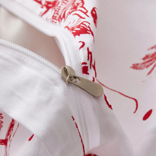 Świąteczna pościel satynowa z bawełny Laponia Spod Igły i Nitki biała czerowna – gładka i elegancka