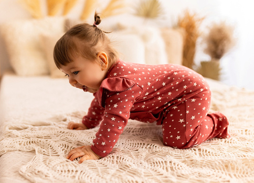 Pajacyk niemowlęcy "Stars" Makoma ciemny róż 