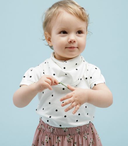 Chustka dla dziewczynki Tres Bien Pinokio - ecru groszki