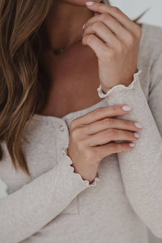 Sukienka ciążowa i do karmienia z dzianiny w prążek Tummy Milk&Love latte