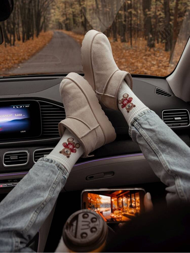 0200-132 Miś w sweterku Świąteczne Skarpety damskie Milena - ecru