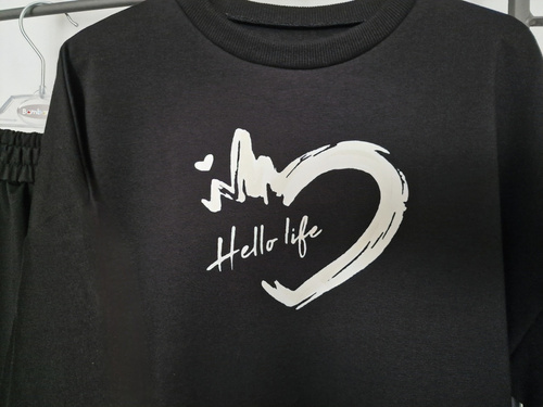 Bluza bawełniana dziecięca Bambarillo Gaja czarny | Dresówka z nadrukiem