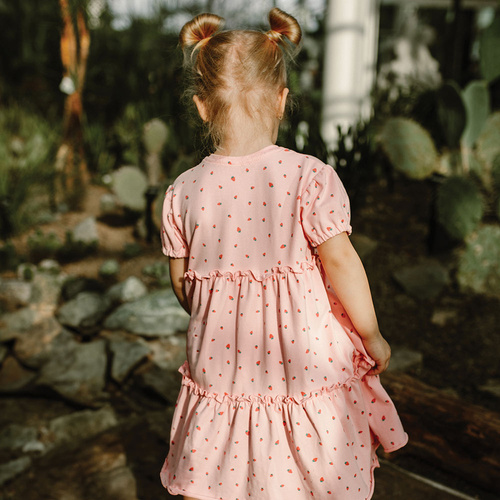 Sukienka z krótkim rękawem Strawberry & Love Eevi - różowa