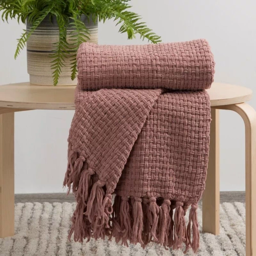 Koc tkany narzuta z frędzlami Suzi Eurofirany różowy  