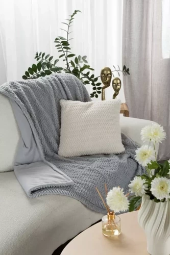 Koc narzuta z mikrofibry Laris Eurofirany srebrny