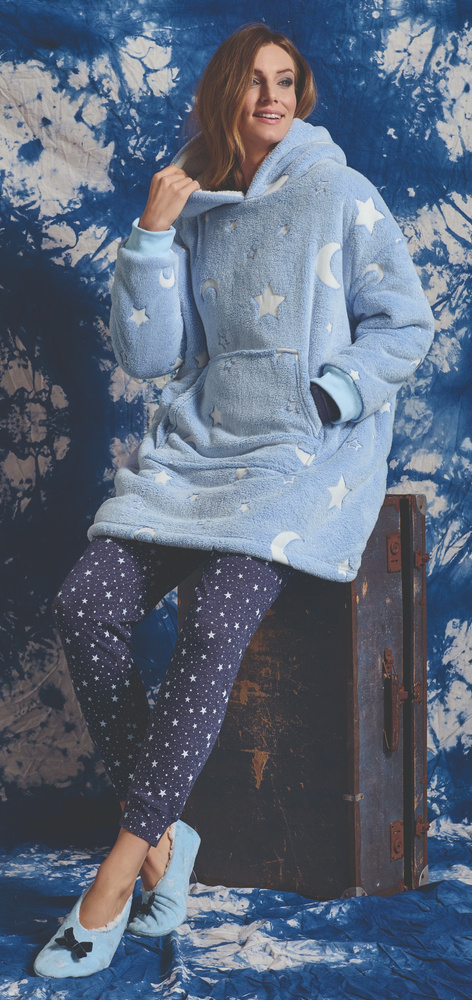 Milana Sorbetto – kocobluza oversize błękitna polarowa świecąca gwiazdki