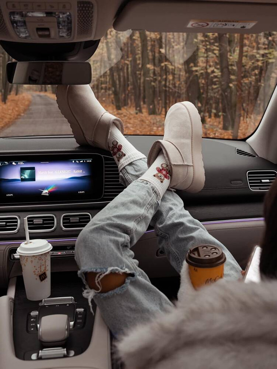 0200-132 Miś w sweterku Świąteczne Skarpety damskie Milena - ecru