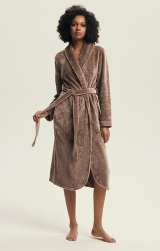 Szlafrok Henderson Dextra 43595 coffee– aksamitny w dotyku, za kolano