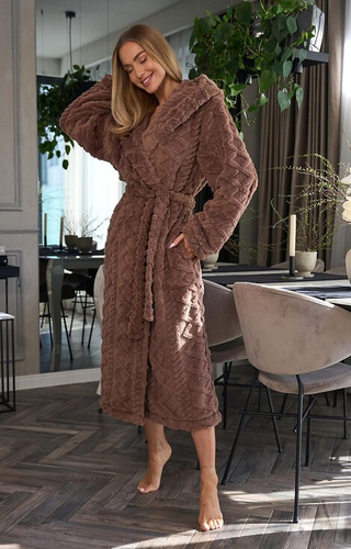 Długi szlafrok damski z kapturem L&L 2402 Geo – ciepły, miękki, z kieszeniami- czekoladowy