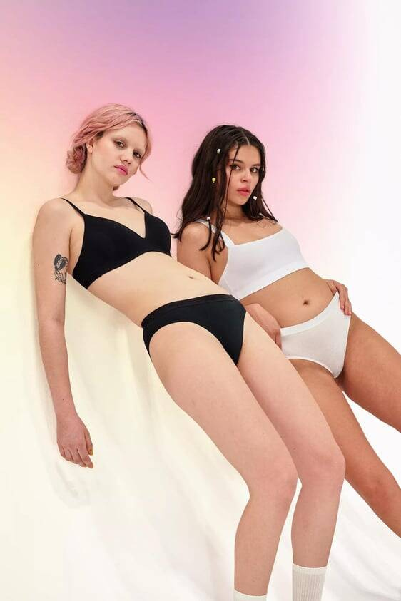 Biustonosz z wkładkami P GO Casual Sloggi - czarny