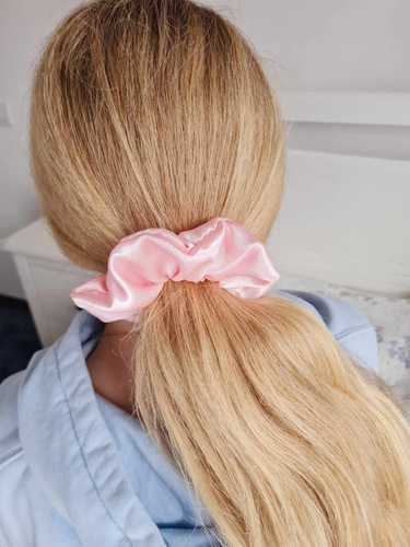 Gumka do włosów GS scrunchie satynowa Marija - różowy