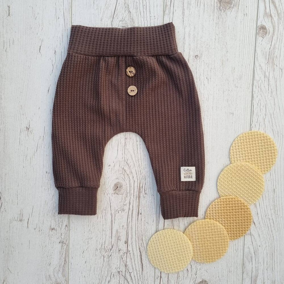 Spodnie niemowlęce dresowe "Natural Waffel" Makoma mocha