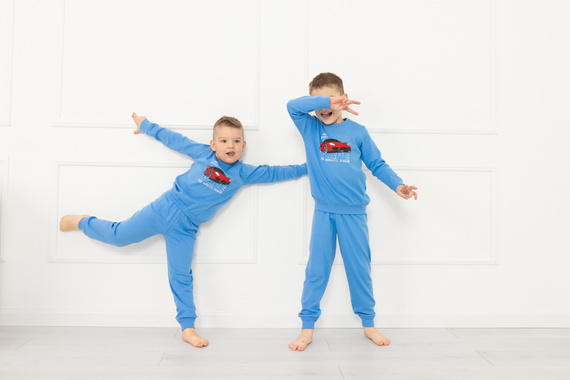 Piżama chłopięca Gordo – komplet bawełniany z nadrukiem samochodu Italian Fashion niebieski