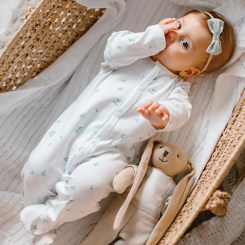 Pajac niemowlęcy Petite Eevi - listki biały