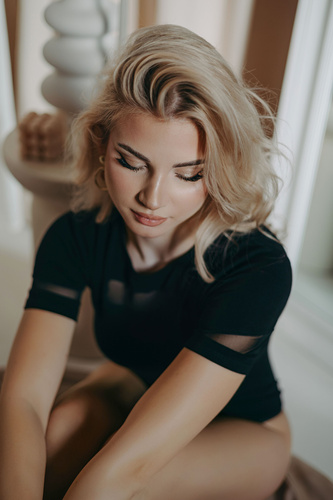 Body damskie z krótkim rękawem Abby Teyli - czarny