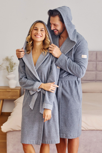 Doctor Nap 7230 – męski szlafrok z kapturem i kontrastowymi lamówkami