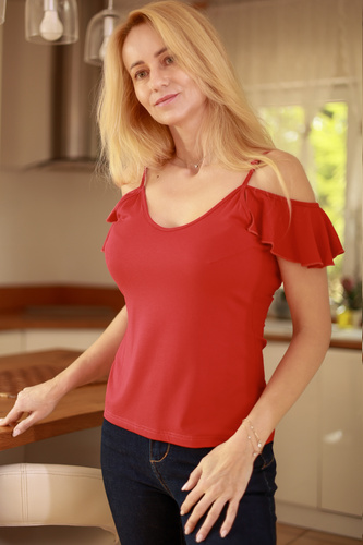 Vera Mirale – bluzka z falbaną i odkrytymi ramionami, wiskoza z elastanem, polska jakość