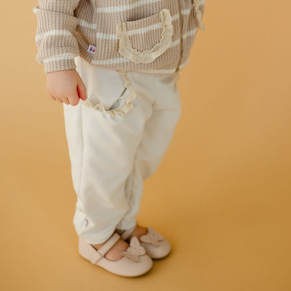 Spodnie dresowe z falbanką Meadow Eevi- ecru