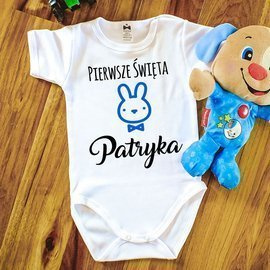 "Pierwsze Święta Wielkanocne niebieskie"  body krótki rękaw Moocha białe