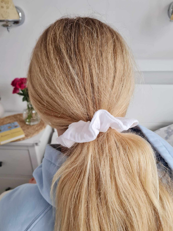 Gumka do włosów GM scrunchie muślinowa Marija - biały