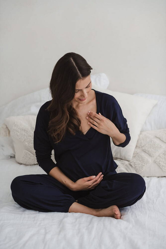 Bambusowa bluzka od piżamy ciążowej do karmienia długi rękaw Moon Milk&Love granatowy