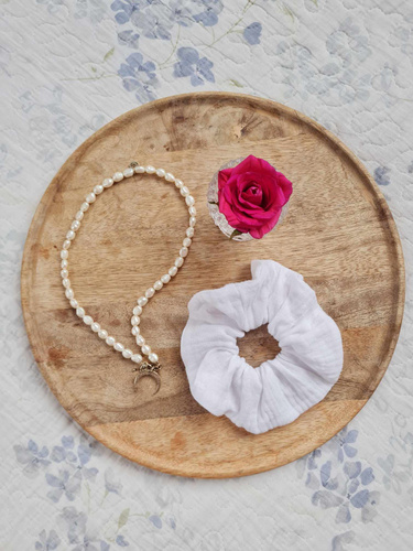 Gumka do włosów GM scrunchie muślinowa Marija - biały