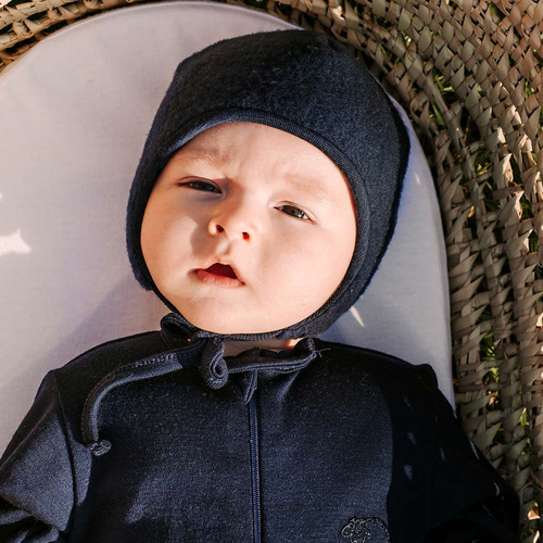 Merino Eevi – czapeczka niemowlęca wiązana z wełny merynosów, miękka i ciepła