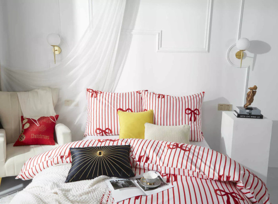 Spod Igły i Nitki Xmass Bow Pościel mikrosatynowa świąteczna I25 biała czerwona kokardy– miękka mikrofibra, zamek błyskawiczny