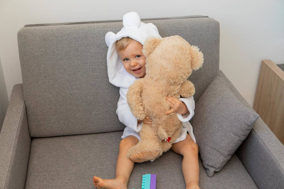 Szlafrok dziecięcy z uszami Teddy ByShelly - biały