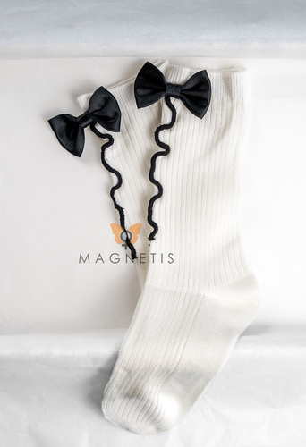 Skarpety damskie Magnetis QR5006 białe – bawełniane, ozdobione kokardką