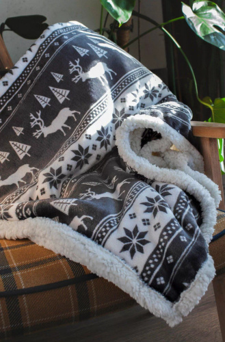 SACO Koc świąteczny 150x200 – ciepły, miękki, w renifery i choinki, w ozdobnym worku