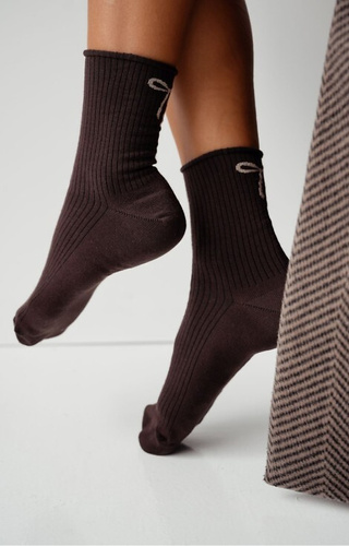 Skarpety damskie Milena 0200-193 brązowe – prążkowane, z kokardką, bawełniane