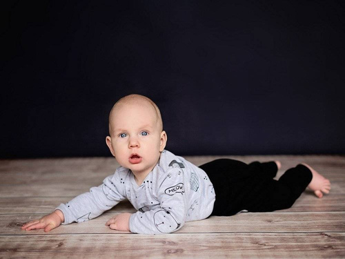 10224D Spodnie niemowlęce dresowe "BLACK" Makoma czarny 