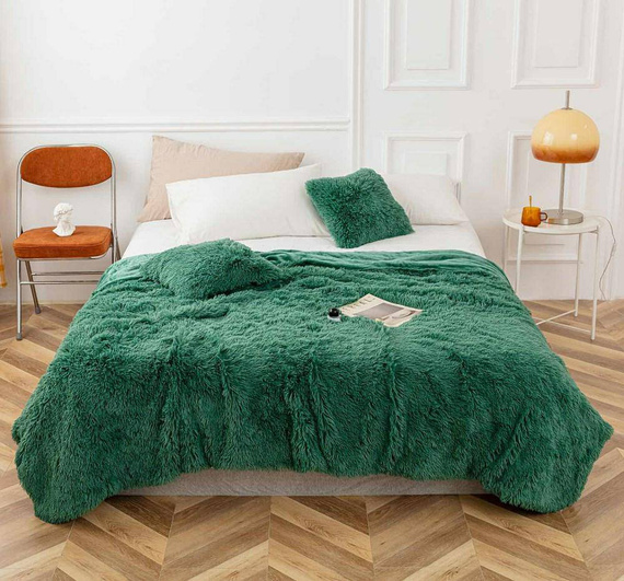 Koc narzuta włochacz futrzak fotelówka Yeti Spod Igły i Nitki pudrowy