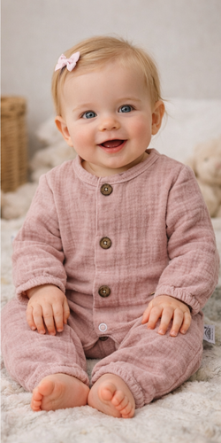 Pajac muślinowy Just Muslin Makoma rose– naturalny komfort, 5 kolorów