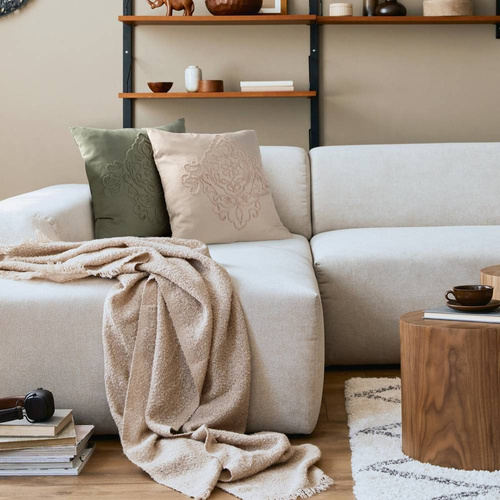 Poszewka Mira zdobiona ornamentową aplikacją Eurofirany zielony