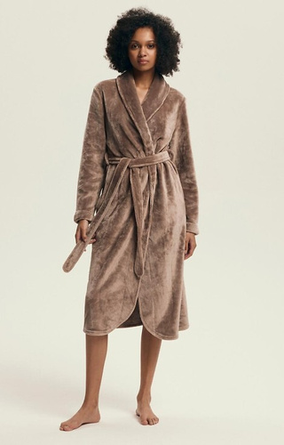  Szlafrok Henderson Dextra 43595 coffee– aksamitny w dotyku, za kolano