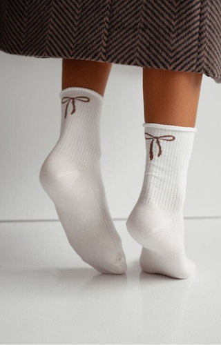 Skarpety damskie Milena 0200-193 brązowe – prążkowane, z kokardką, bawełniane