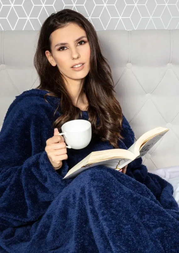 Koc z rękawami Dkaren granat