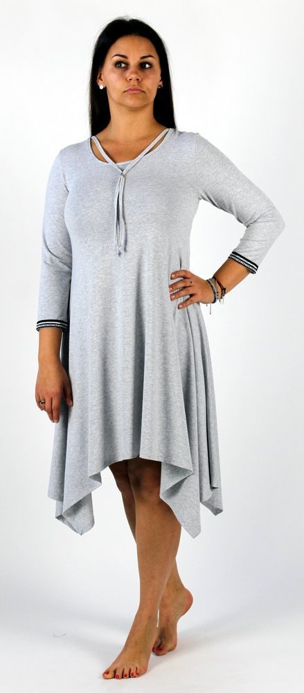 Sukienka do spania De Lafense Nice 439 – asymetryczny dół i ozdobny dekolt