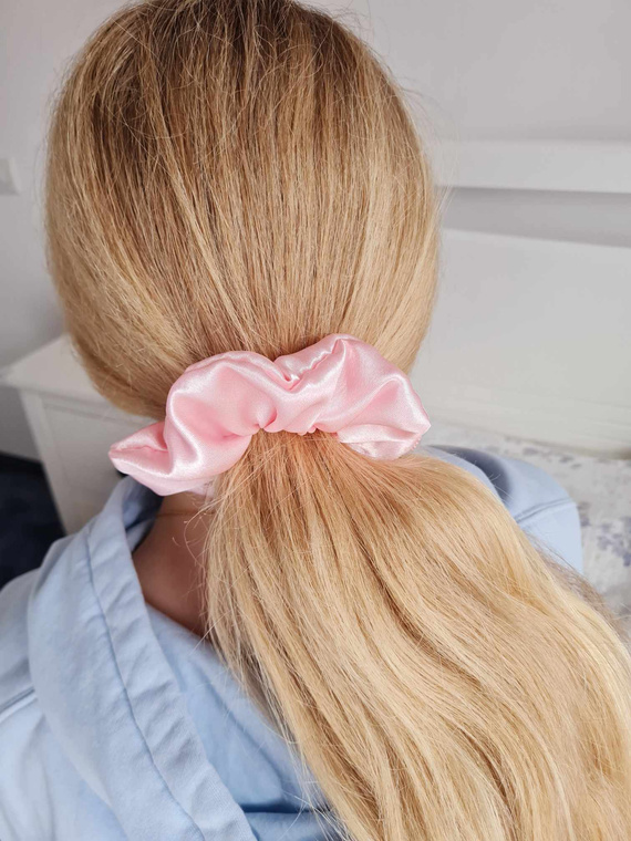 Gumka do włosów GS scrunchie satynowa Marija - różowy